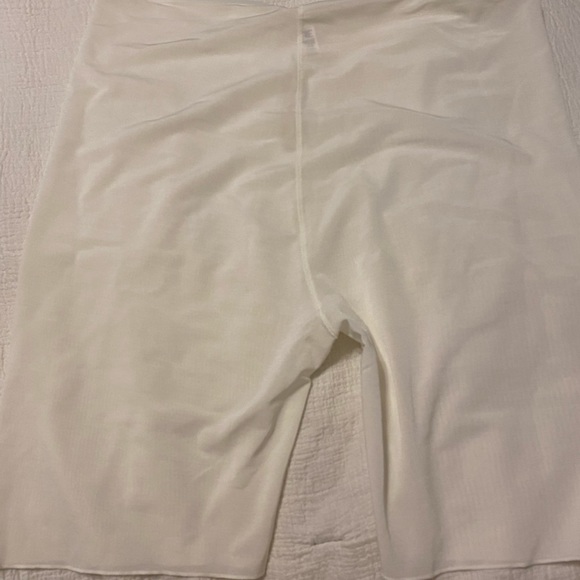 Skims Sheet Mesh Sculpt Short in Marble - Picture 5 of 6